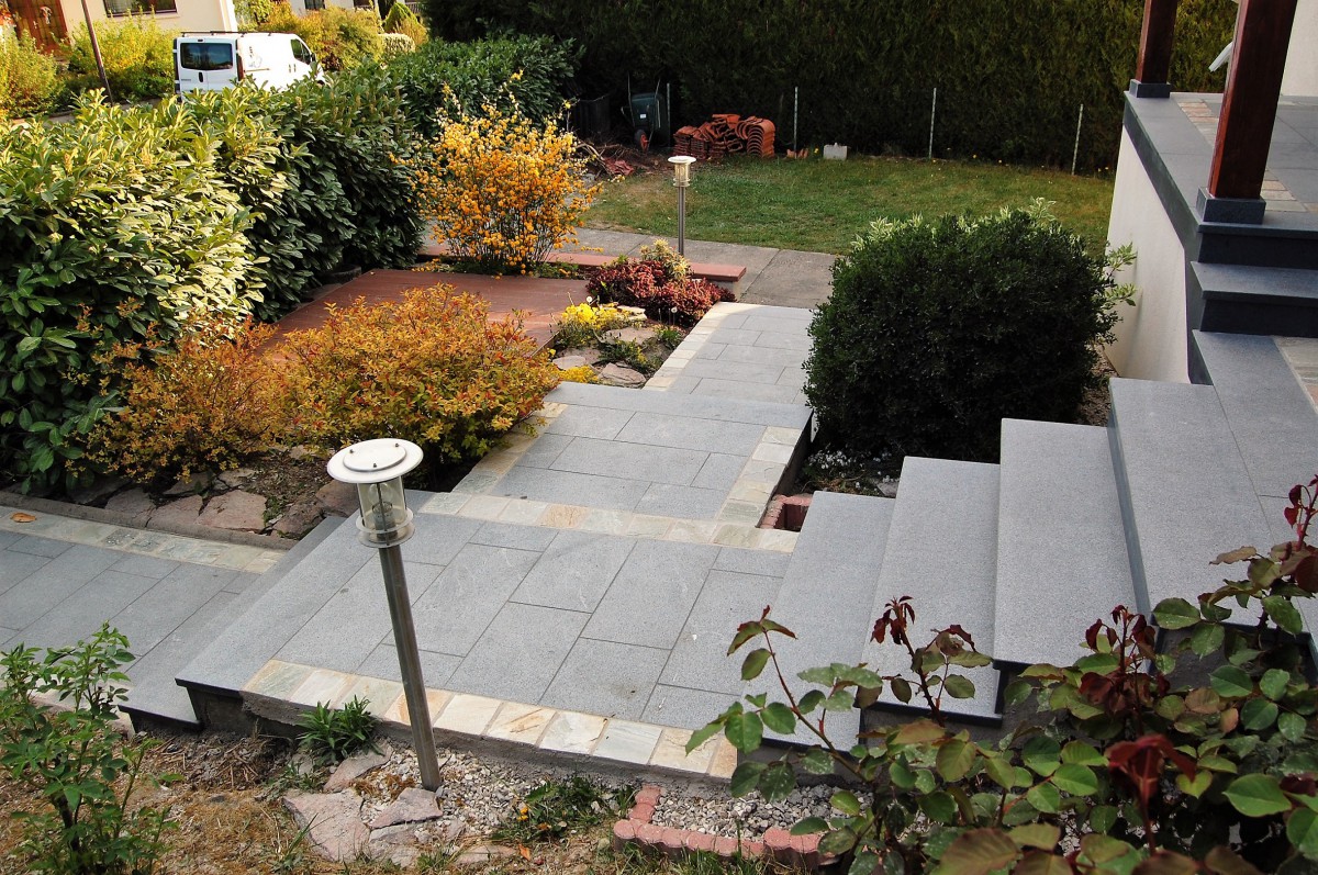 esc_ext_et_allee_granit_gris_et_quartzite__2_