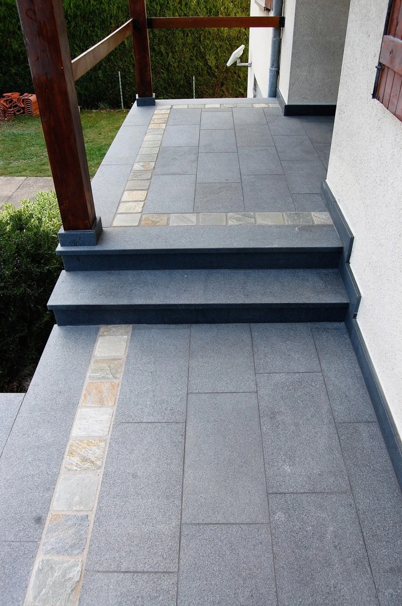 esc_ext_et_allee_granit_gris_et_quartzite__3_